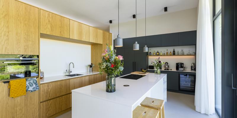 Licht en modern maatwerk interieur - Baarlo